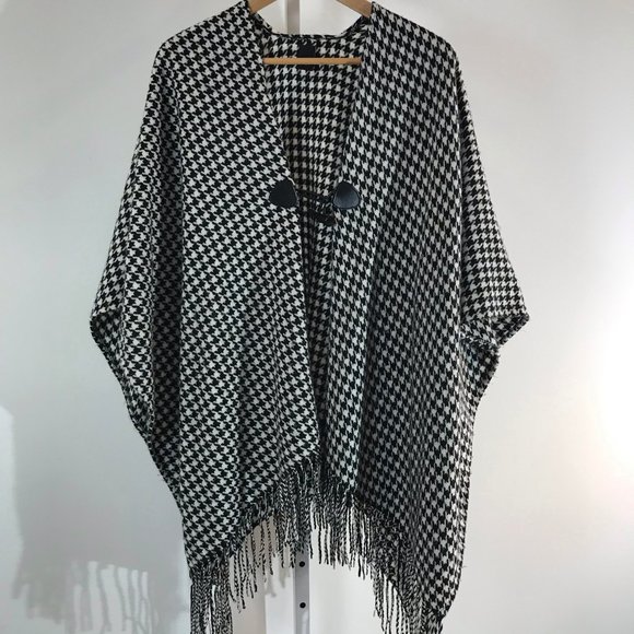 Black and White Houndstooth Cape - Picture 1 of 6
